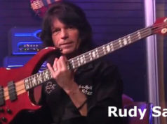 El bajista Rudy Sarzo habla de QUIET RIOT, WHITESNAKE, Yngwie Malmsteen, Steve Vai, Tawny Kitaen...