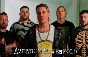 AVENGED SEVENFOLD estrenan versión de MISFITS. Reportaje del paso por México de FIVE FINGER DEATH PUNCH. Versión de LUCIFER con Bobby Liebling.