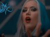 ALISSA WHITE-GLUZ de ARCH ENEMY en el video "I Am A Machine" de KAT VON D. CARCASS hablaron sobre la evolución musical de la banda. Lyric video de D.D. Verni