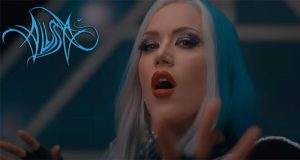 ALISSA WHITE-GLUZ de ARCH ENEMY en el video "I Am A Machine" de KAT VON D. CARCASS hablaron sobre la evolución musical de la banda. Lyric video de D.D. Verni