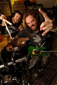 Max e Igor Cavalera de Cavalera Conspiracy