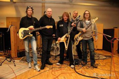  UNISONIC